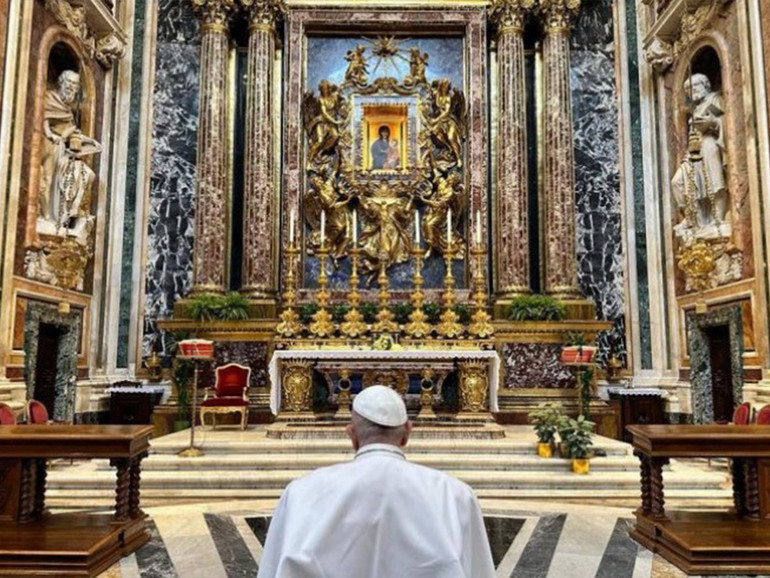 Papa Francesco: uscito dal Gemelli, in preghiera a Santa Maria Maggiore