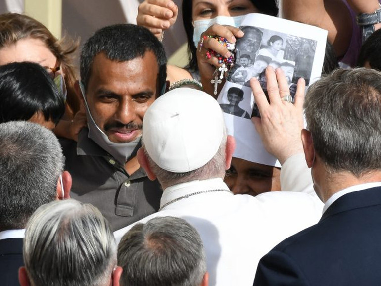 Papa Francesco: videomessaggio per Incontro famiglie, “il desiderio di rivederci è grande”. “Vi chiedo di essere vivaci, attivi, creativi”