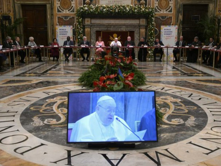 Papa Francesco: “vita di milioni di bambini segnata da povertà, guerra, sfruttamento”