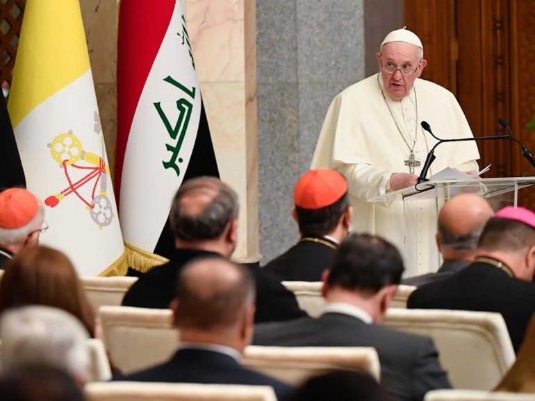 Papa in Iraq: “Tacciano le armi, odio e violenza sono incompatibili con le religioni”