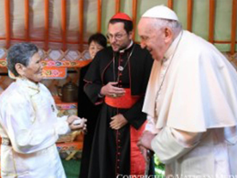 Papa in Mongolia: a religiosi e operatori pastorali, “la Chiesa non ha un’agenda politica ma conosce solo la forza umile della grazia di Dio”