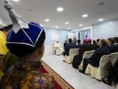 Papa in Mongolia: incontro con operatori della carità, “la gratuità alleggerisce l’animo, risana le ferite del cuore”