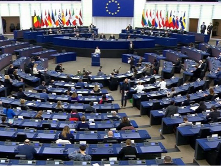 Parlamento Ue: a Strasburgo il caso Salis. Popolari, socialisti, liberali e verdi chiedono rispetto per i diritti della detenuta. No alle catene