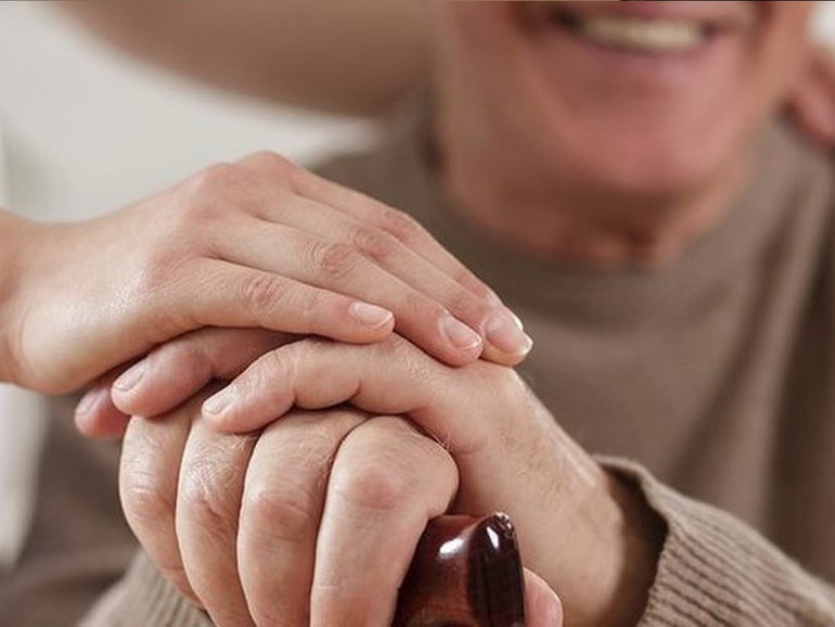 Proposte di legge sul Caregiver familiare, Auser audita alla Camera. “Non limitare la figura ai soli conviventi”