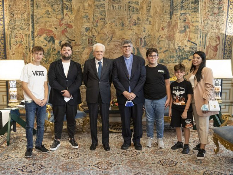 Quirinale: Mattarella ha ricevuto don Patriciello e alcuni ragazzi del Parco Verde di Caivano