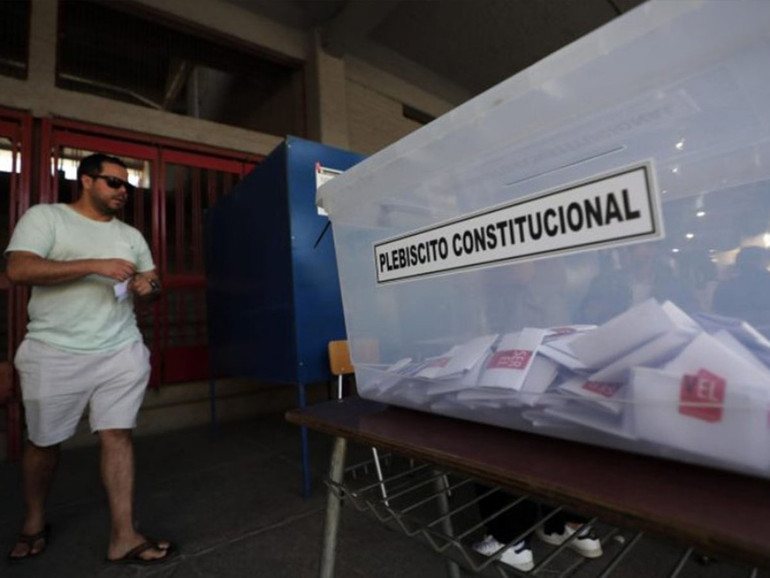 Referendum Costituzione in Cile: vince il “No”. Vescovi: “Politici cercino accordi che vadano a beneficio di tutti”