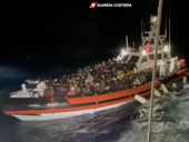 Soccorsi 211 migranti a largo di Lampedusa. Da inizio gennaio, 9 mila persone salvate dalla Guardia costiera