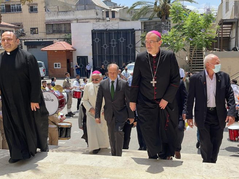 Striscia di Gaza: notte di bombardamenti. Romanelli (parroco), “stiamo tutti bene. Visita patriarca Pizzaballa continua”