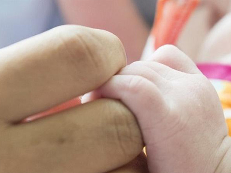 Succede in gravidanza. Quel dialogo intenso fatto di cellule tra la mamma e il feto