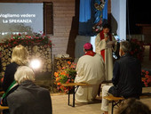 Terremoto: veglia ad Amatrice. 239 colpi di gong per ricordare le vittime. Il vescovo Pompili, “condividere i pesi gli uni degli altri”