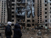 Ucraina, 2 anni senza pace. Più di 10.500 civili uccisi e quasi 20 mila persone ferite. “Infanzia distrutta”