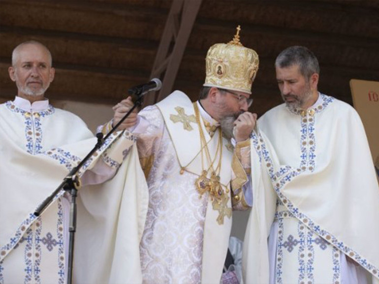 Ucraina: i due sacerdoti liberati dalla prigionia ieri al pellegrinaggio a Zarvanytsia. Shevchuk (Ugcc), “siete un segno di speranza”