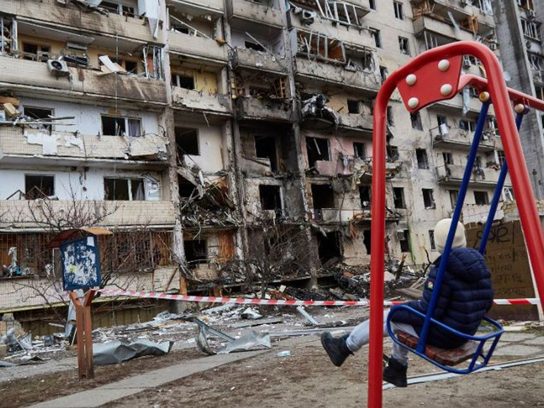 Ucraina, morti e feriti in un condominio e in un albergo di Serhiivka. “Attacchi irresponsabili della Russia”
