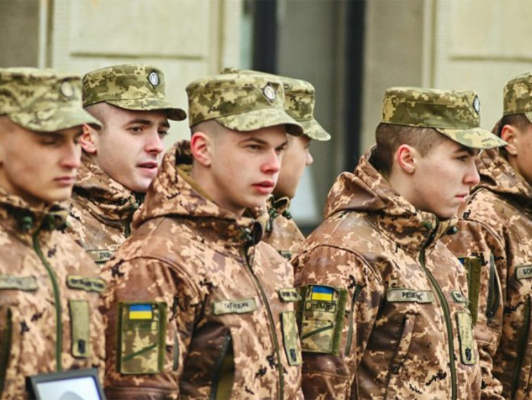 Ucraina: si cercano reclute. Il paese ha bisogno di nuovi soldati. “Mamma, sono in un’unità militare”