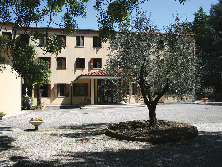 Villa Immacolata. Per riflettere sul cristianesimo e sulla tenacia della donna