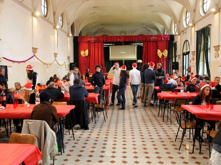 I fratelli poveri in cattedra per il pranzo di Natale del Barbarigo